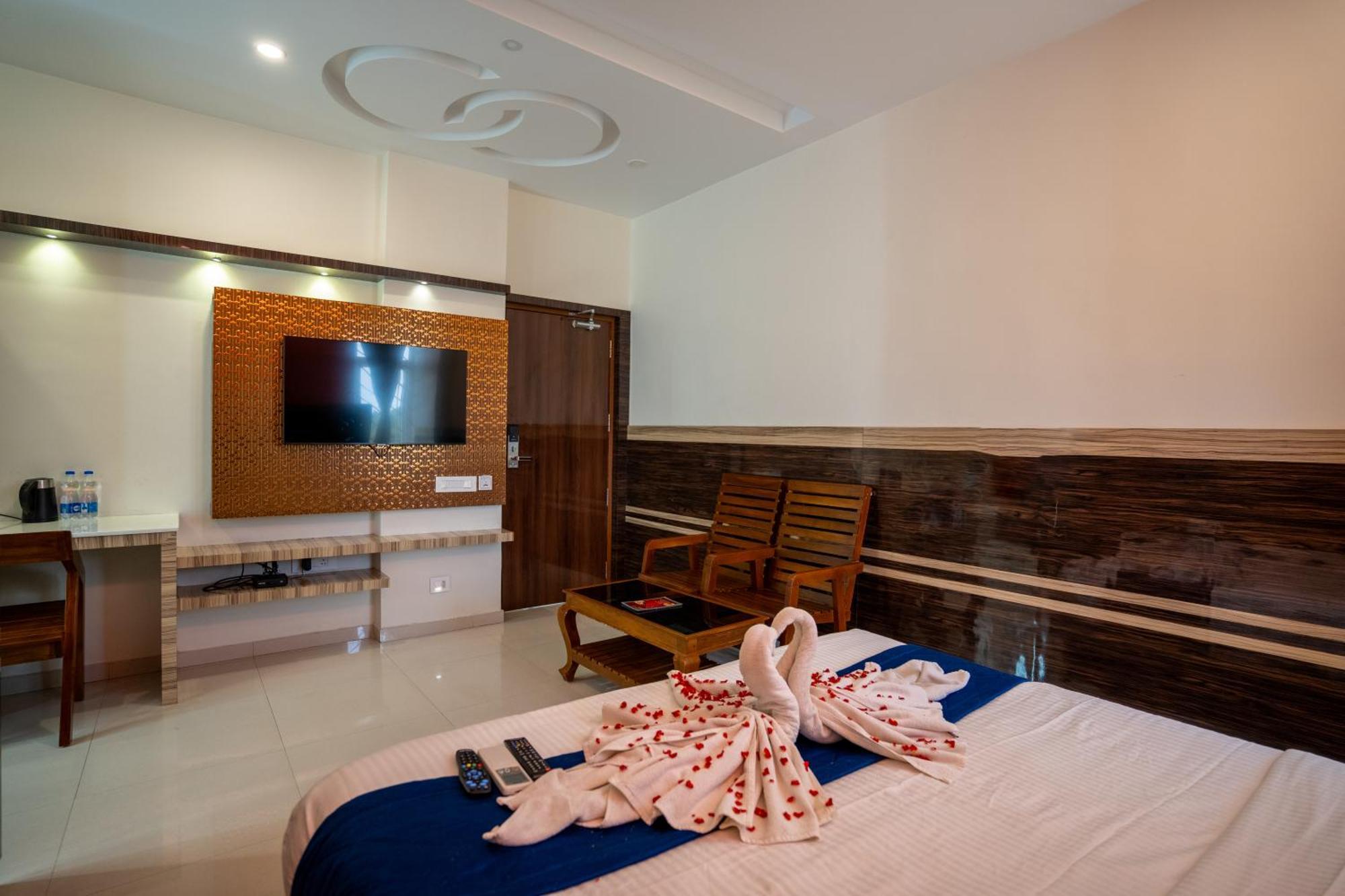 Sree Bharat Residency Hotel Alandurai Exterior photo